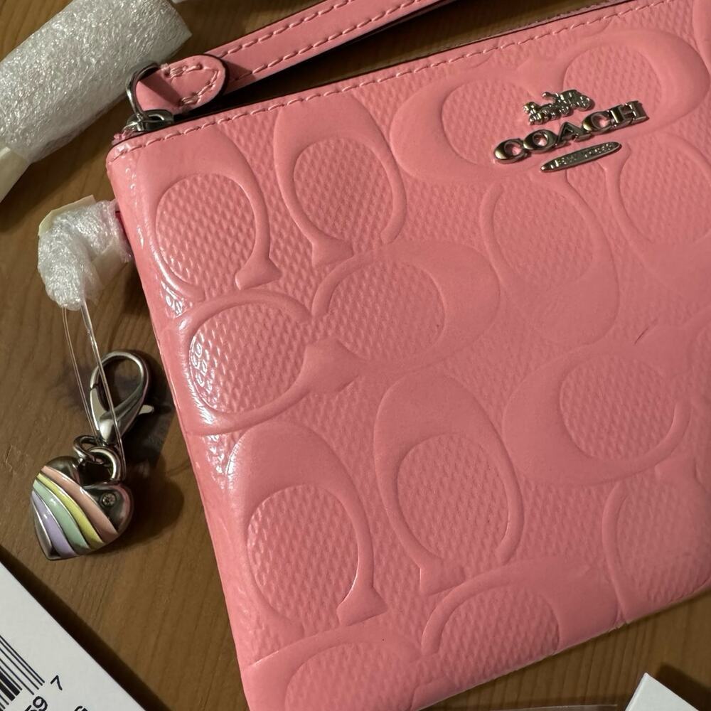 NWT ❤️ Coach Corner Zip Wristlet In Signature Leather With Heart Charm - Picture 8 of 10